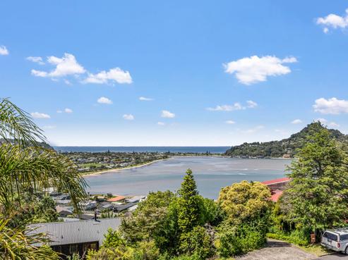 5 Pine Grove, Tairua