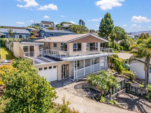 5 Pine Grove, Tairua