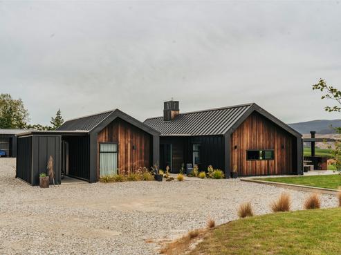108 Kononi Road, Lawrence