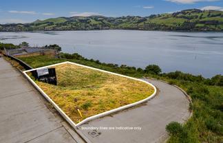 8 Camden Grove, Maia