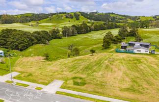 16 and 18 Arahanga Road, Paparoa