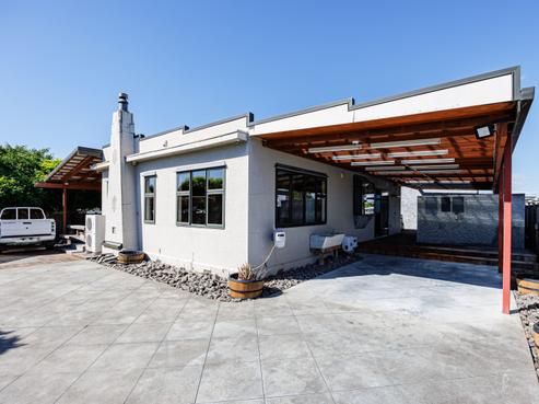 1023 Outram Road, Akina