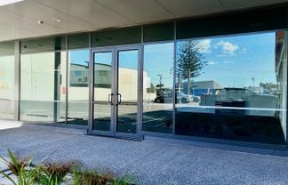 Showroom & retail space, prime Papamoa location