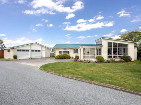 63 Mcphee Street, Dannevirke