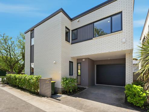 242A Saint Andrews Road, Epsom