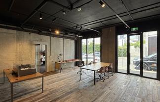 SUAVE OFFICE WITH COURTYARD
