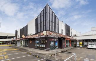 Prime retail/office opportunity next to The Plaza