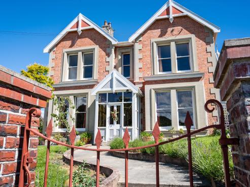 12 Colonsay Street, Lawrence