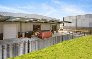 Versatile High Stud Industrial Hub - JLL