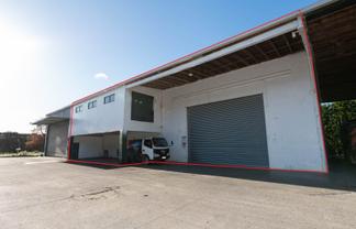LARGE INDUSTRIAL CLOSE TO TOWN
