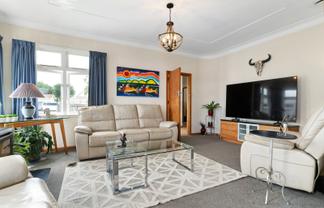 204 High Street South, Carterton