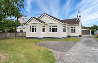 204 High Street South, Carterton
