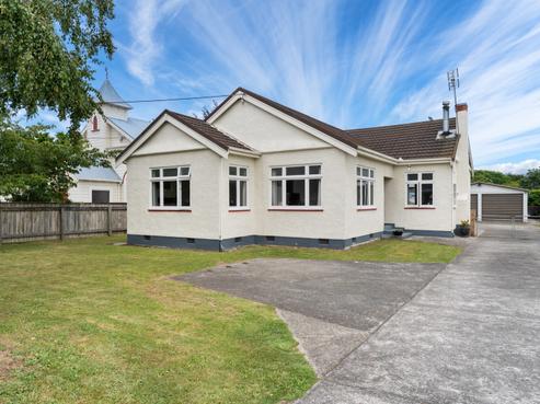 204 High Street South, Carterton