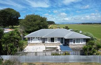 360 State Highway 1, Foxton