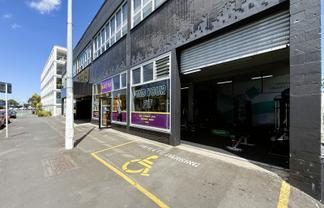 Chic Showroom with Roller Door | 263m2 | Kingsland