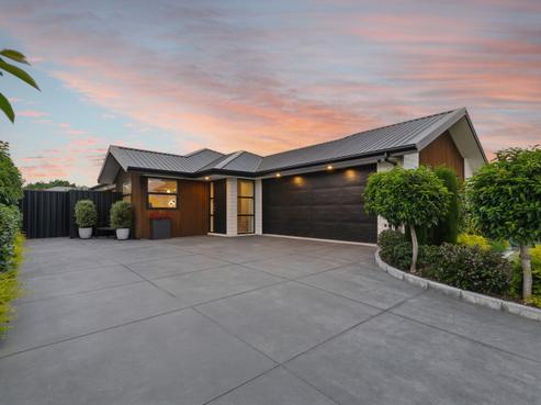 30 Shrimpton Avenue, Woodend