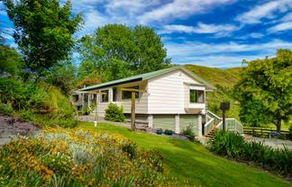 82 Thompsons Road, Okoia