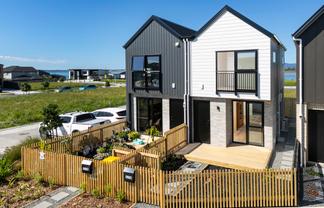 2/18 Scott Road, Hobsonville
