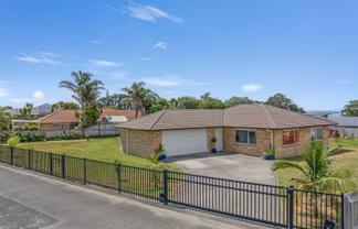 48 Omana Avenue, Helensville