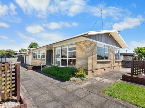 10 Garden Heights Avenue, Glenview