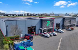 High-stud clear-span warehouse in Islington