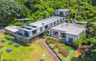 Tipi & Bobs - Waterfront Lodge