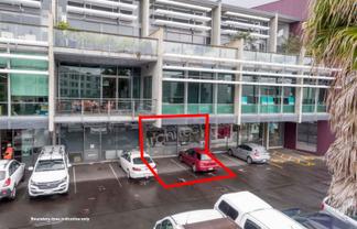 HEAVILY DISCOUNTED SHOWROOM, OFFICE, OR RETAIL
