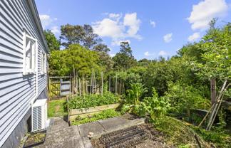 16/18 Lorenzen Bay Road, Raglan