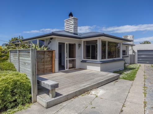 8 Charles Street, Weston