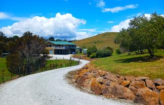 9/11 Ocean View Road, Cable Bay