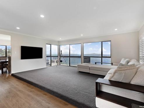 827 Whangaparaoa Road, Manly