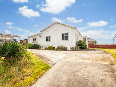 16 Egmont Street, Castlecliff