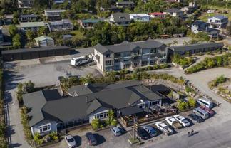 Prime lakeside hotel with development potential