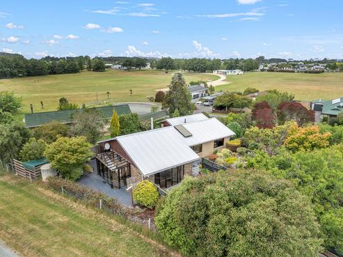 8 Parklane Place, Weston