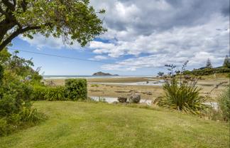 106 Tiakitai Road, Waimarama