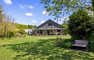 18 Lathrope Road, Riverhead