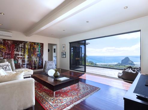 20 Piha Road, Piha