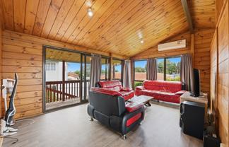 1/8 Chichester Drive, Rosehill