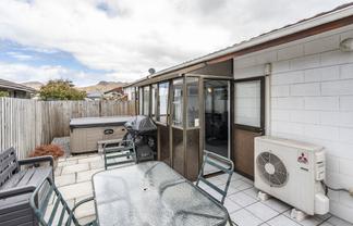 2/14 Lane Street, Woolston