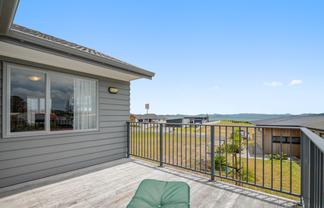 25 Karoro Road, One Tree Point