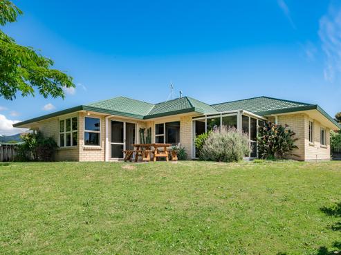 10 Crown Hill, Paraparaumu