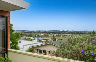2/1 Captain Street, Helensville