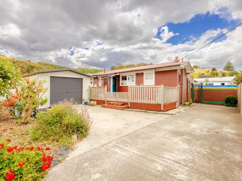13 Golding Road, Taradale