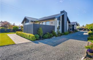 31 Dejoux Road, Winton