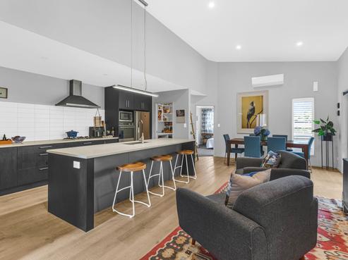 313 Main Road, Tairua