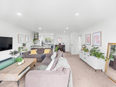 2/24 Robertson Road, Favona