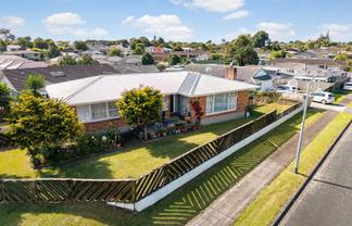 17 McLeod Road, Weymouth