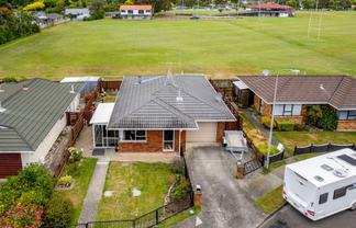8 B Alexander Place, Otaki