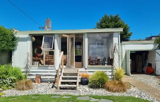 3 Bay Road, Riverton