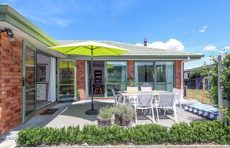 1021 Reka Street, Akina